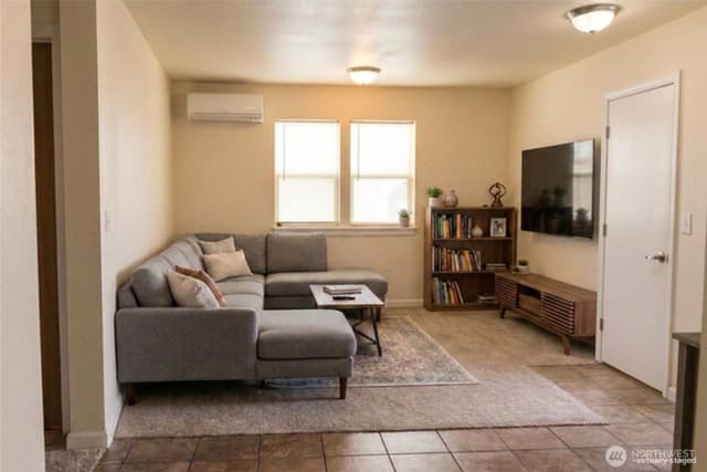 Property photo for 8921 Commercial Street Sw, Lakewood photo 4