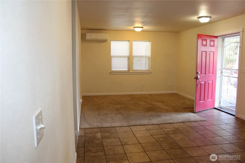 Property photo for 8921 Commercial Street Sw, Lakewood photo 3