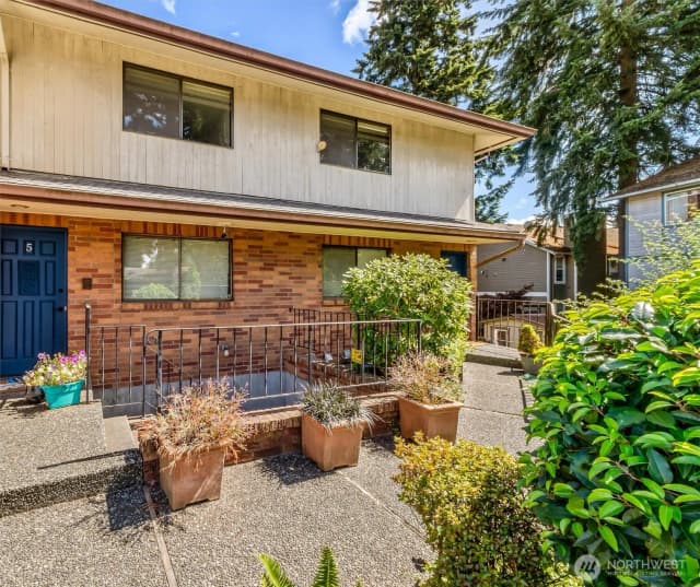 Property photo for 2418 Euclid Avenue #6, Everett photo 2