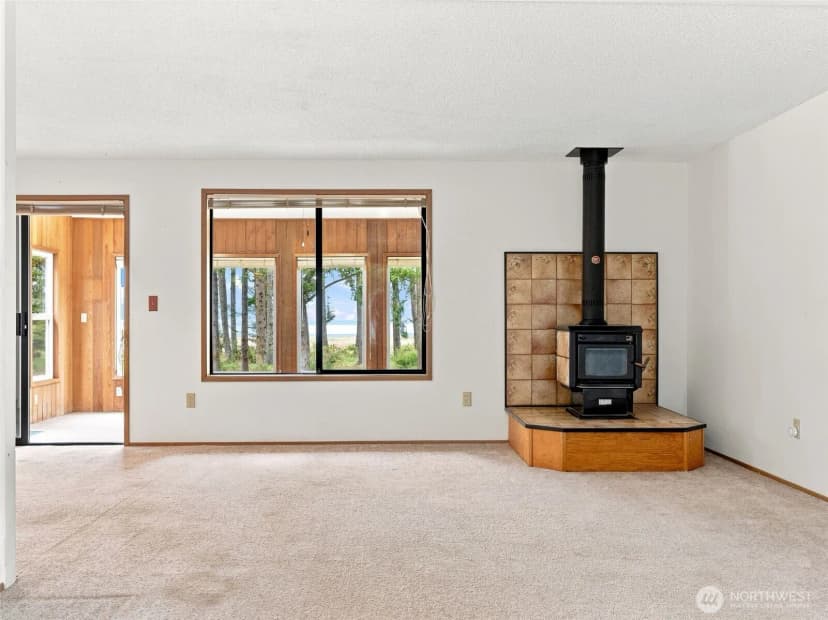 Property photo for 13706 Teal Lane, Long Beach photo 7