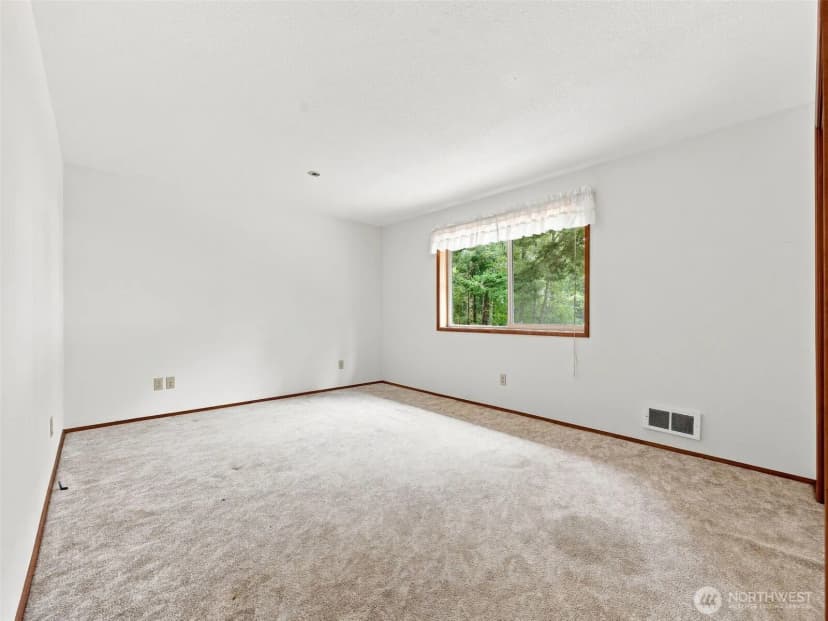 Property photo for 13706 Teal Lane, Long Beach photo 25
