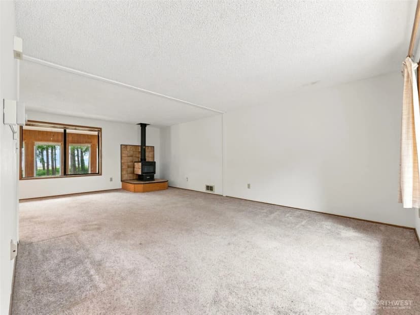 Property photo for 13706 Teal Lane, Long Beach photo 6