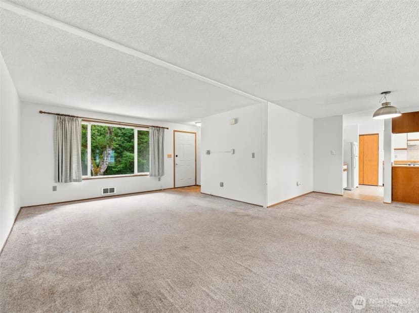 Property photo for 13706 Teal Lane, Long Beach photo 10