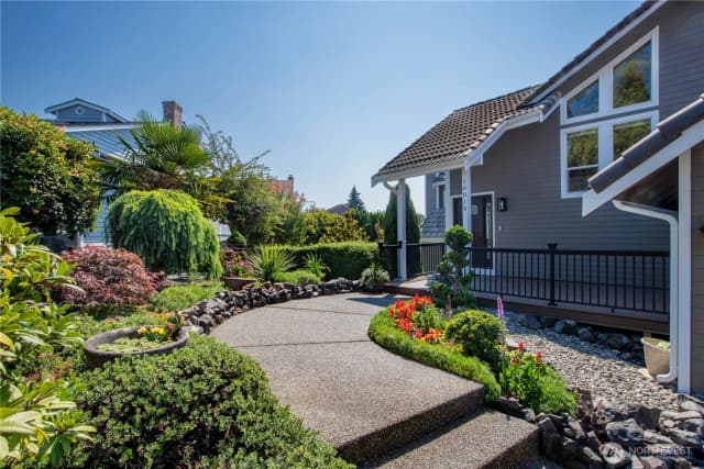 Property photo for 10010 76th Street Sw, Lakewood photo 2