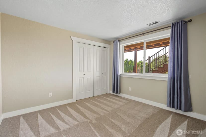 Property photo for 10010 76th Street Sw, Lakewood photo 24