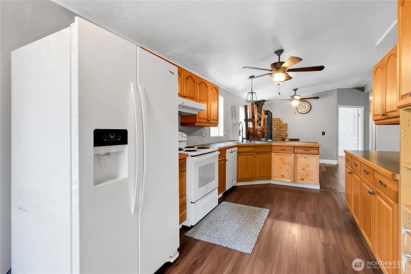 Property photo for 28205 73rd Ave E, Graham photo 11