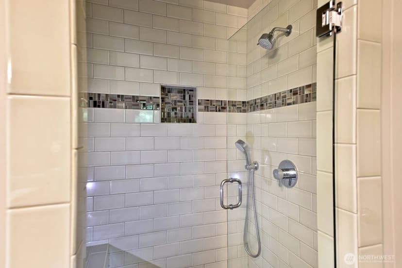 Property photo for 1052 Woodside Lane, Langley photo 18