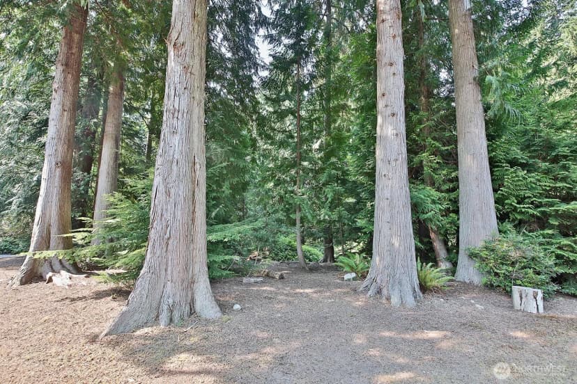 Property photo for 1052 Woodside Lane, Langley photo 36
