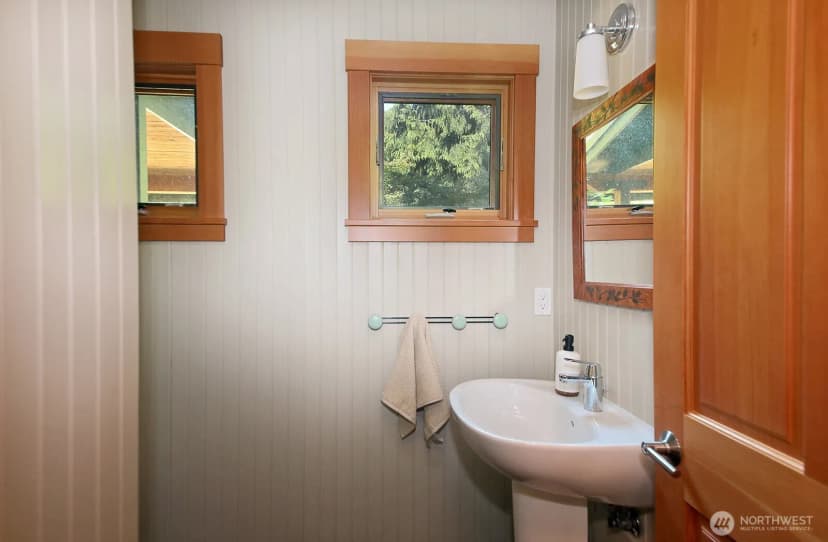 Property photo for 1052 Woodside Lane, Langley photo 14