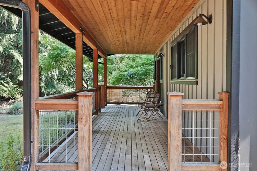 Property photo for 1052 Woodside Lane, Langley photo 2