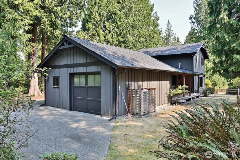 Property photo for 1052 Woodside Lane, Langley photo 33