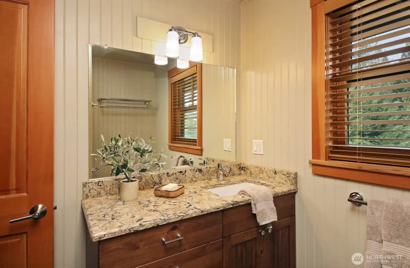 Property photo for 1052 Woodside Lane, Langley photo 26