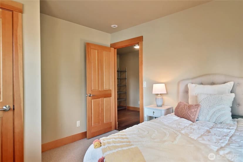 Property photo for 1052 Woodside Lane, Langley photo 22