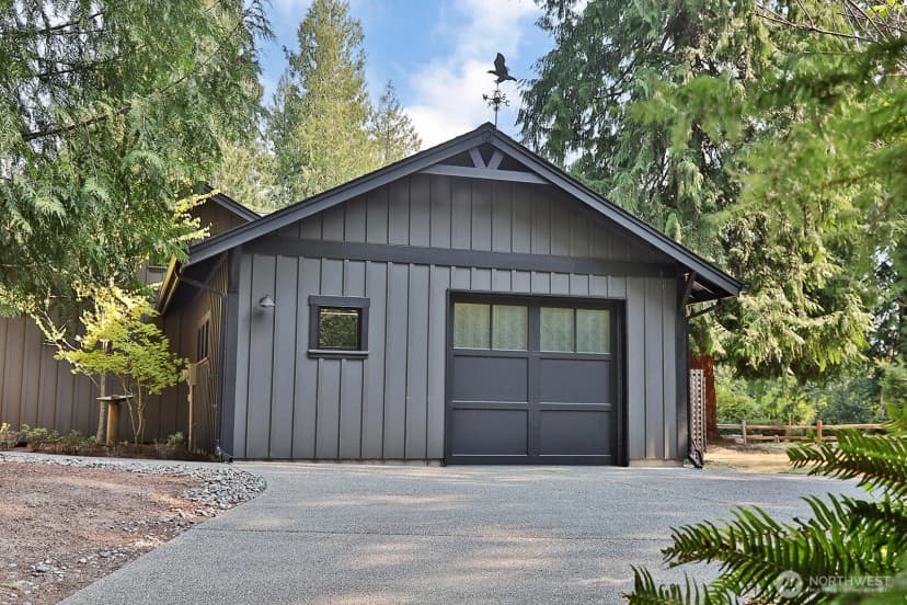 Property photo for 1052 Woodside Lane, Langley photo 34