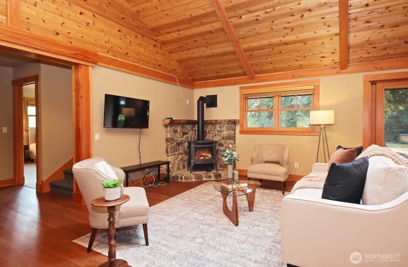 Property photo for 1052 Woodside Lane, Langley photo 12