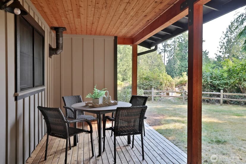 Property photo for 1052 Woodside Lane, Langley photo 29