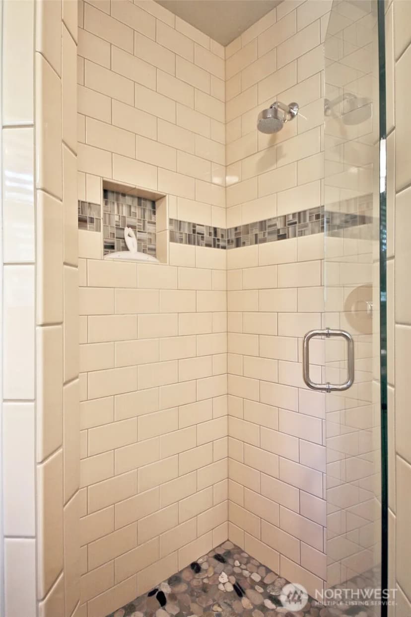 Property photo for 1052 Woodside Lane, Langley photo 27