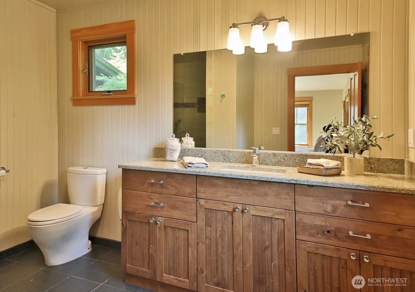 Property photo for 1052 Woodside Lane, Langley photo 17