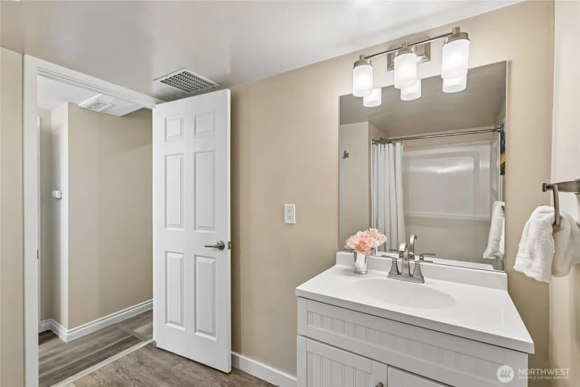 Property photo for 1853 N 200th Street, Shoreline photo 28