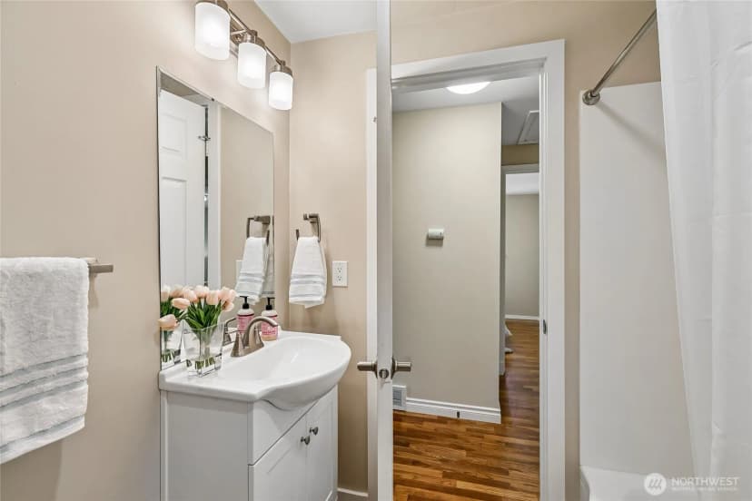 Property photo for 1853 N 200th Street, Shoreline photo 19