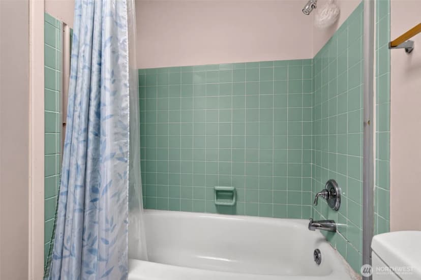 Property photo for 609 168th Avenue Ne, Bellevue photo 16
