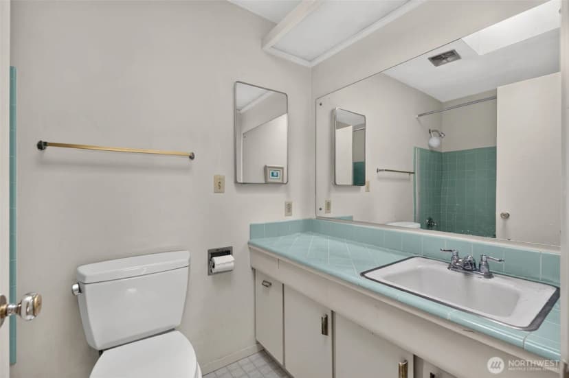Property photo for 609 168th Avenue Ne, Bellevue photo 17