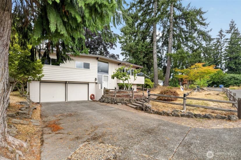 Property photo for 609 168th Avenue Ne, Bellevue photo 3