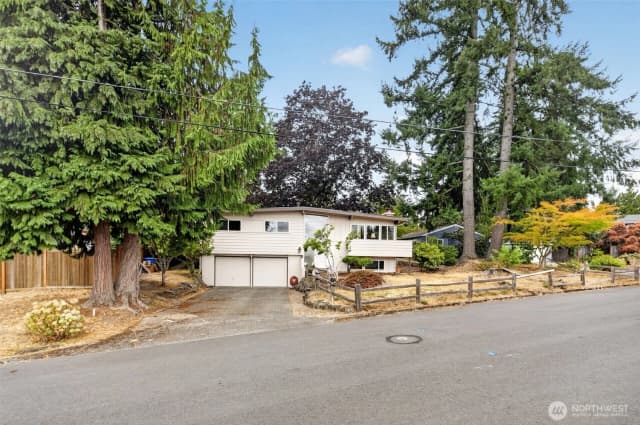 Property photo for 609 168th Avenue Ne, Bellevue photo 4
