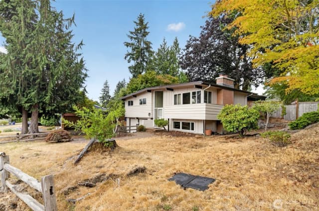 Property photo for 609 168th Avenue Ne, Bellevue photo 2