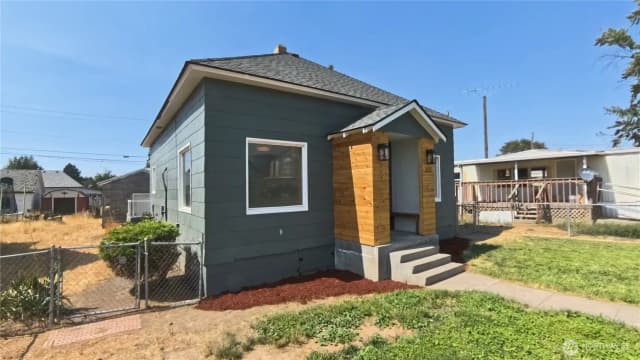 Property photo for 205 E Broadway Street, Ritzville