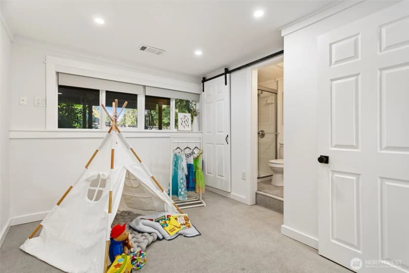 Property photo for 20417 55th Place Ne, Lake Forest Park photo 23
