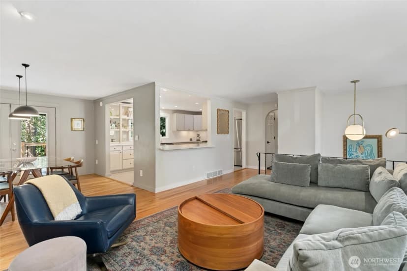 Property photo for 20417 55th Place Ne, Lake Forest Park photo 5