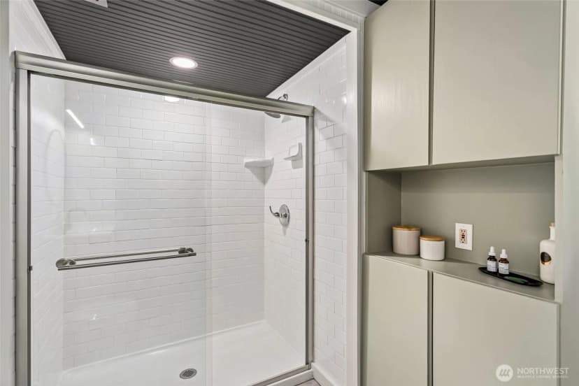 Property photo for 20417 55th Place Ne, Lake Forest Park photo 14