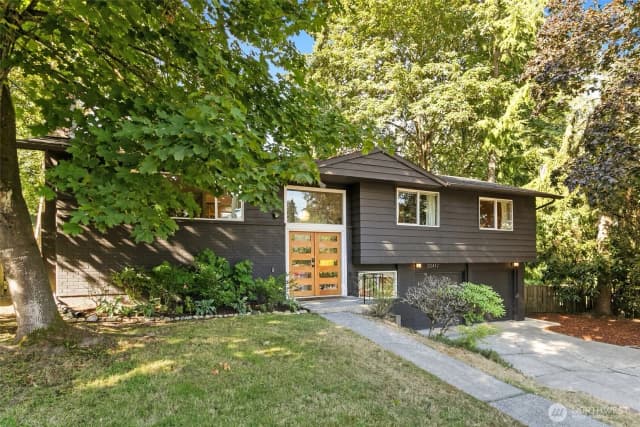 Property photo for 20417 55th Place Ne, Lake Forest Park photo 2