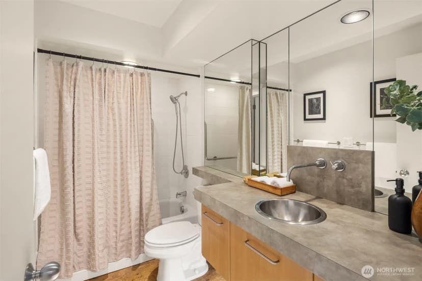 Property photo for 732 11th Avenue E #301, Seattle photo 16