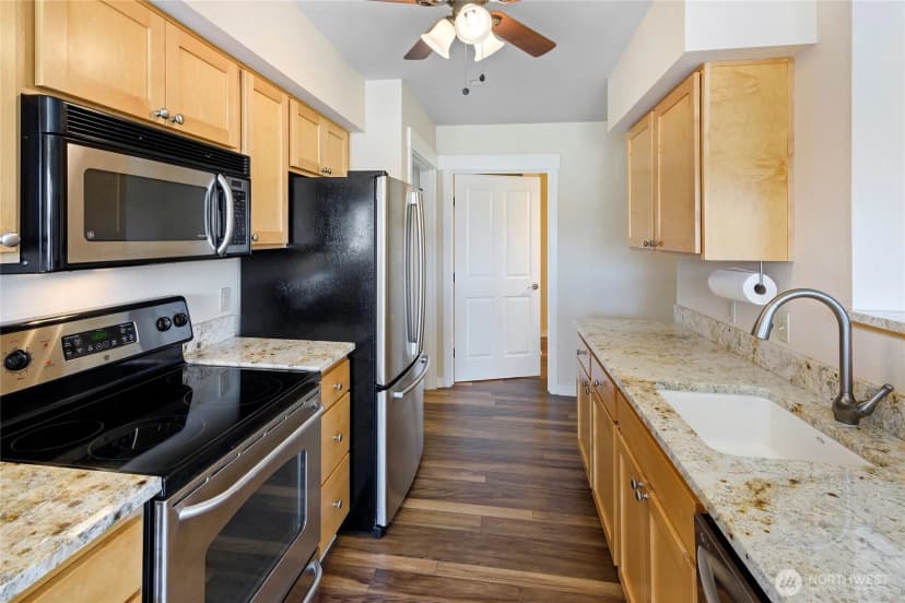 Property photo for 300 High School Road Ne #406, Bainbridge Island photo 9