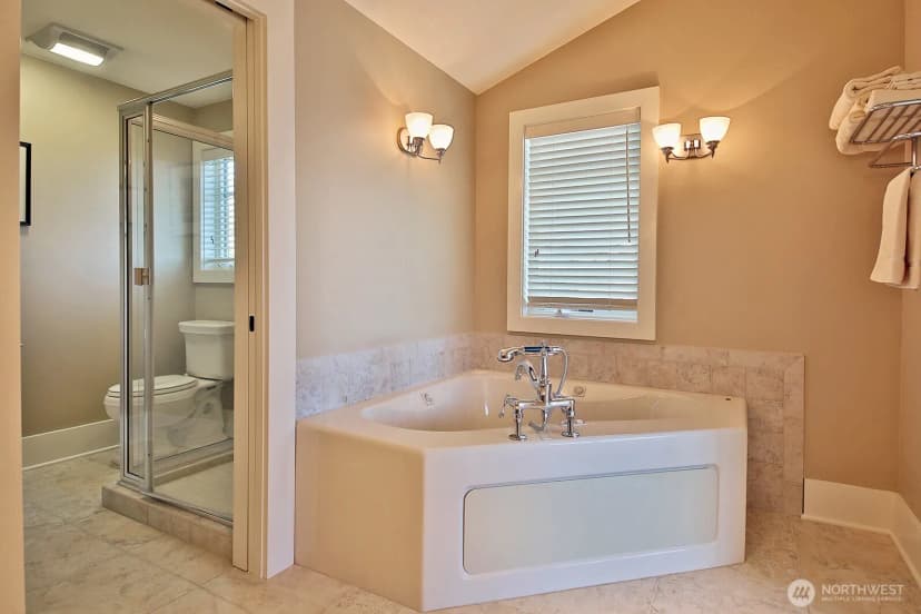 Property photo for 2382 Soundview Drive, Langley photo 34