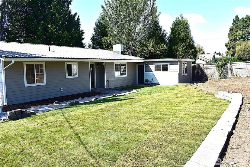 Property photo for 7604 52nd Avenue W, Lakewood photo 5