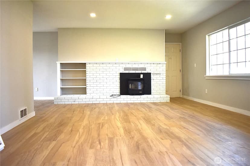 Property photo for 7604 52nd Avenue W, Lakewood photo 6