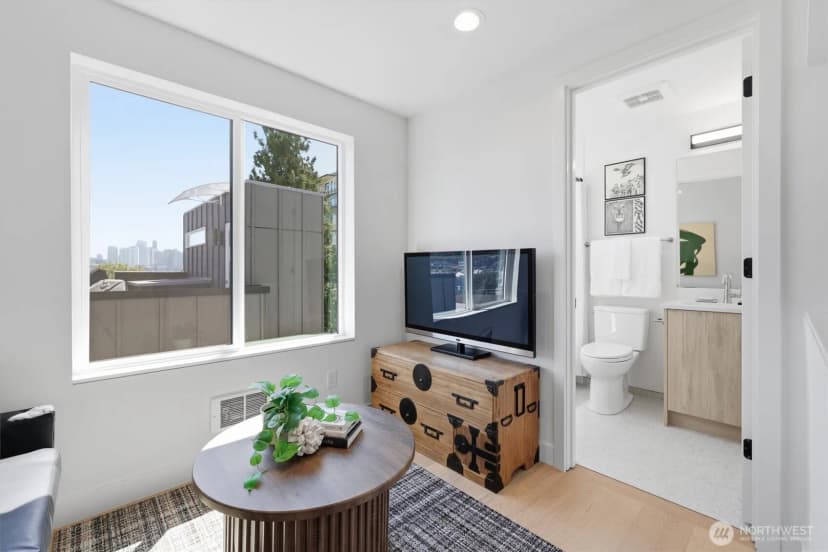 Property photo for 2011 Dexter Avenue N #a, Seattle photo 18