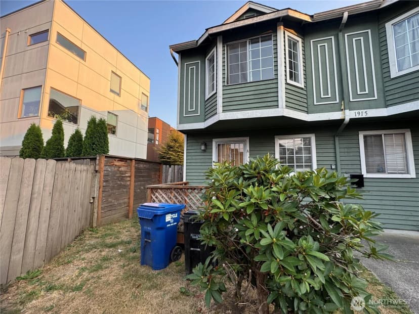 Property photo for 1915 E Spruce Street #a, Seattle photo 2