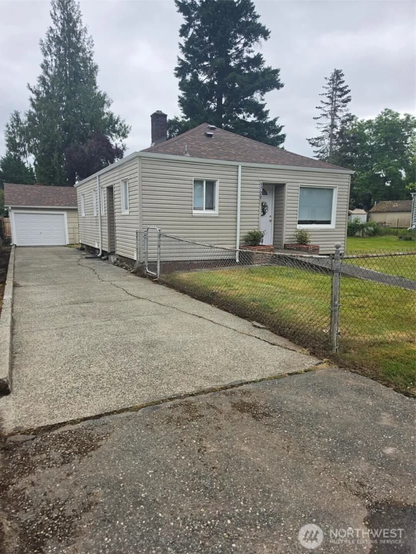 Property photo for 1720 Snyder Avenue, Bremerton photo 2