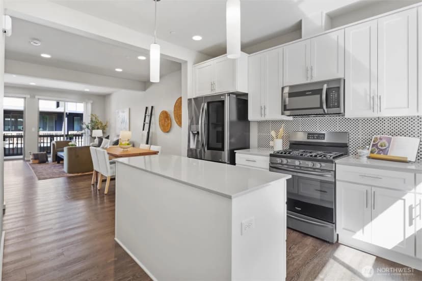 Property photo for 6861 Ne 170th Street #103, Kenmore photo 10