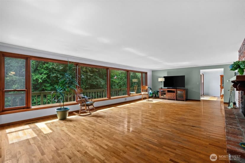 Property photo for 25235 Se Mirrormont Drive, Issaquah photo 8