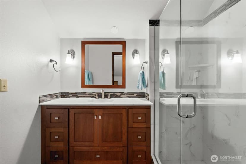 Property photo for 25235 Se Mirrormont Drive, Issaquah photo 27