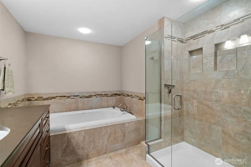 Property photo for 25235 Se Mirrormont Drive, Issaquah photo 22