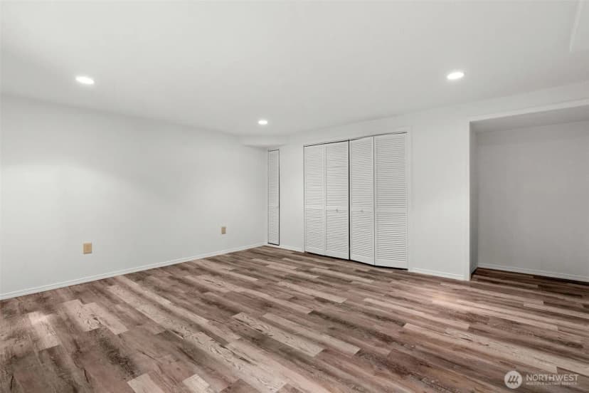 Property photo for 25235 Se Mirrormont Drive, Issaquah photo 33