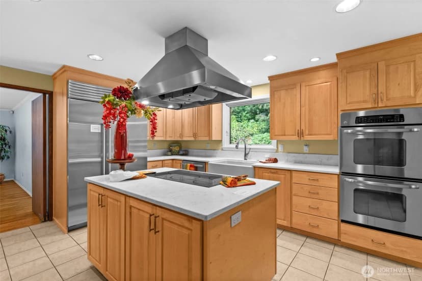 Property photo for 25235 Se Mirrormont Drive, Issaquah photo 12