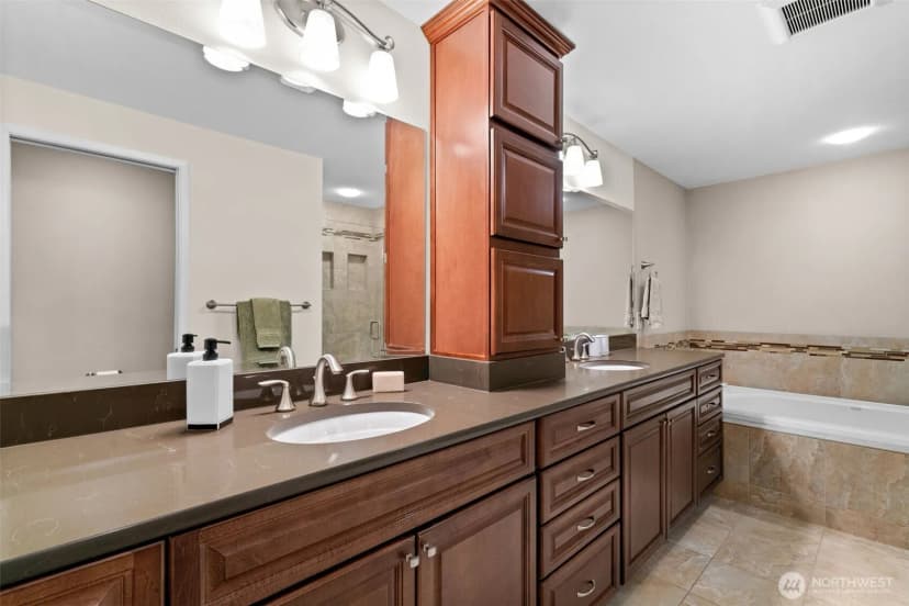 Property photo for 25235 Se Mirrormont Drive, Issaquah photo 21