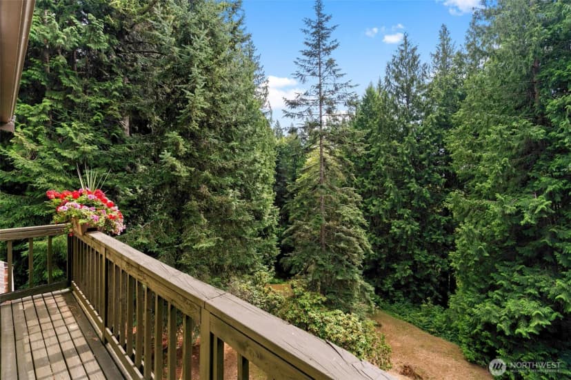 Property photo for 25235 Se Mirrormont Drive, Issaquah photo 25